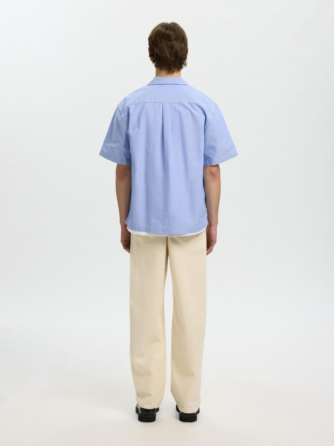 model_shot-back